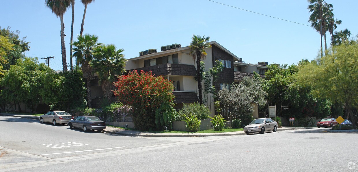 Building Photo - Raymondale Apartments