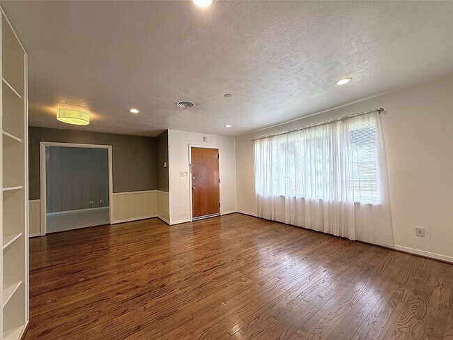 Foto del edificio - 3419 Linkwood Dr