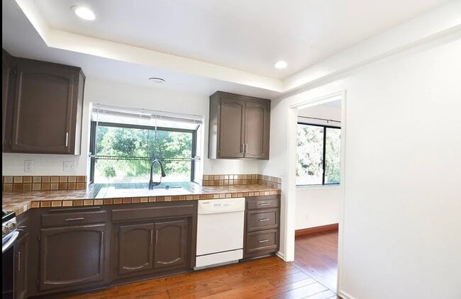Building Photo - 3-Bedroom Townhome in Prime Calabasas Loca...