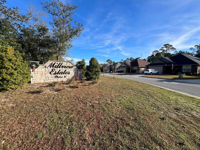 Foto del edificio - Pensacola - Millview Estates - 3 Bedroom, 2 Bathroom