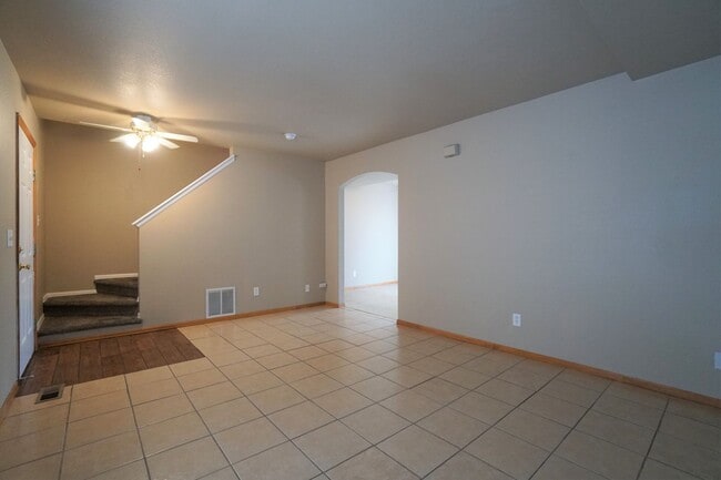 Building Photo - 472 Kitfield View