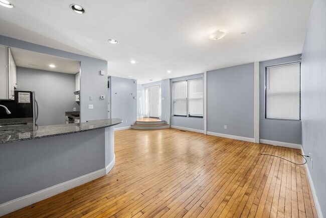Foto del edificio - 330 1/2 E St