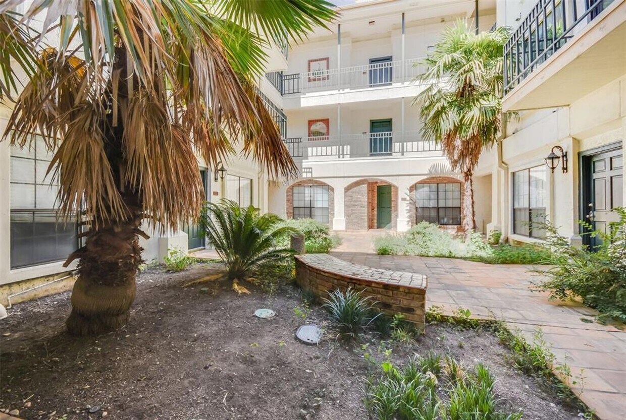 Foto del edificio - 1/1 Condo Walking Distance to UT