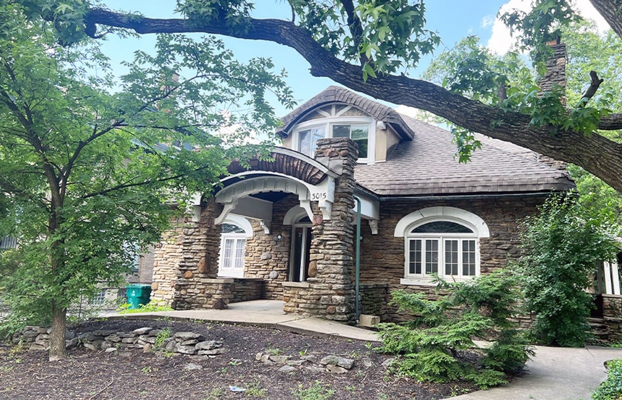 Primary Photo - 3015 Clifton Ave