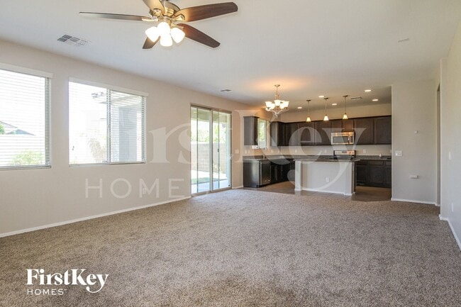 Foto del edificio - 12018 W Tether Trl