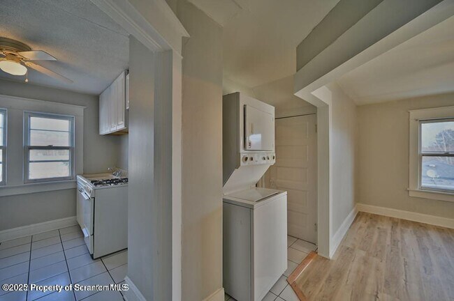 Foto del edificio - 2211 Brown Ave
