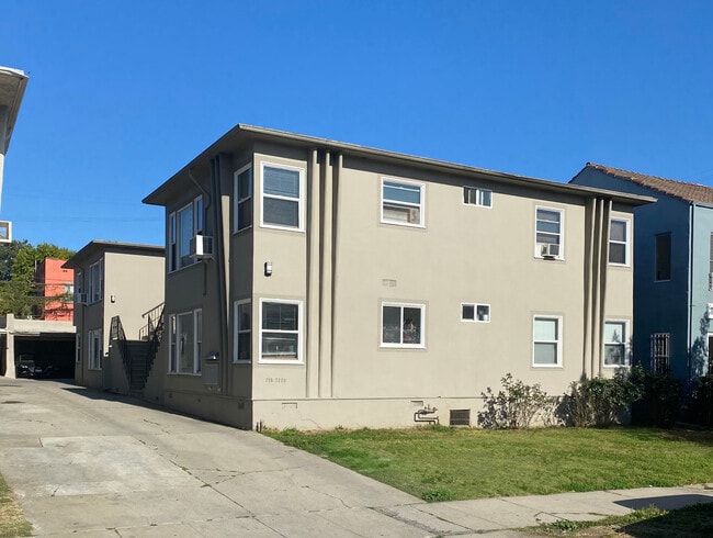Building Photo - 722 N Edinburgh Ave