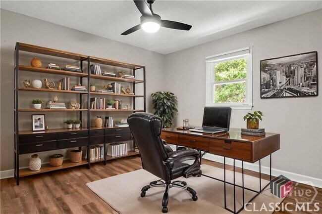 Building Photo - 260 Little St