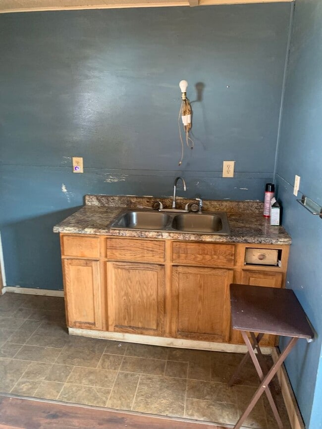 Foto del edificio - 3961 Logan Ave