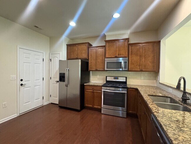 Foto del edificio - 3 Bedroom/2.5 Bath Brick Townhome in Cary NC