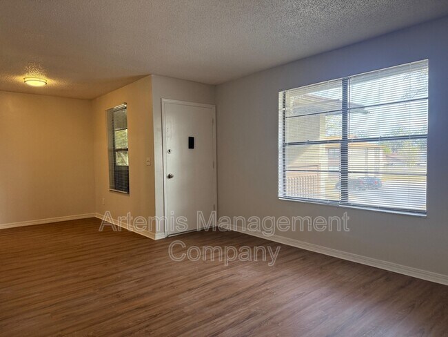 Foto del edificio - 460 Crabapple Ct