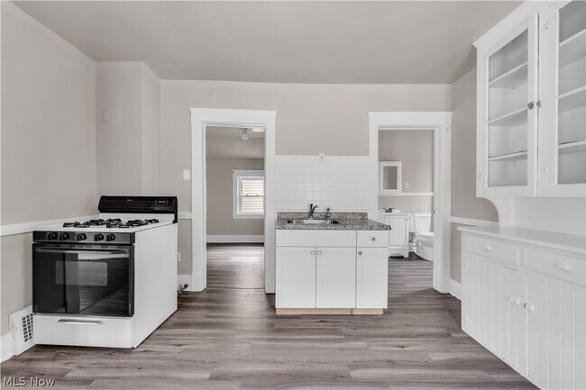 Building Photo - 2508 Montclair Ave