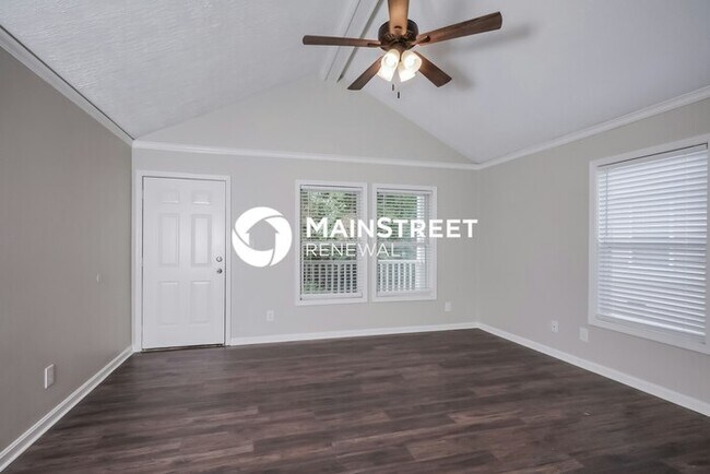 Building Photo - 3 Bedroom Pet-Friendly Home in LOUISVILLE, KY with Main Street Renewal