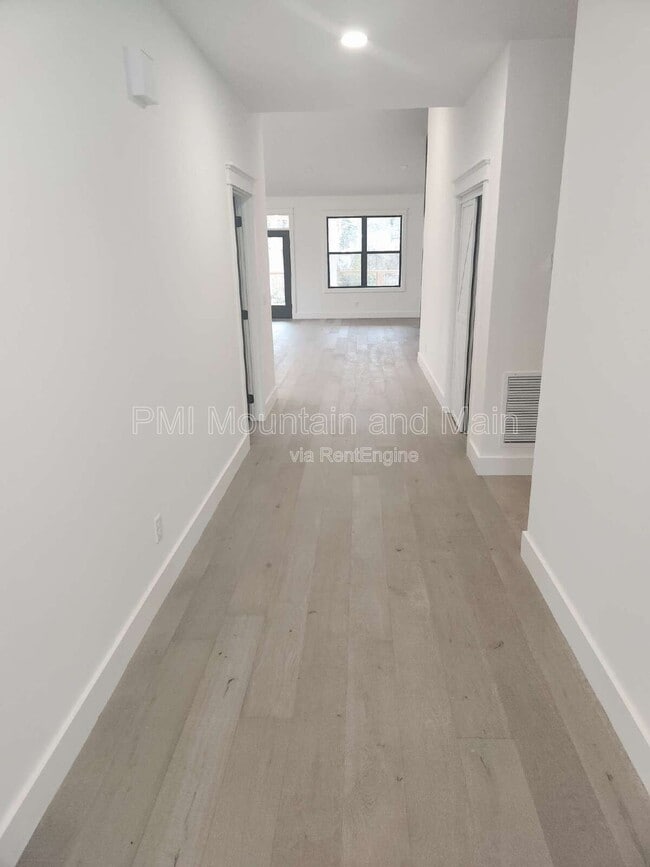 Foto del edificio - 808 Maybank Dr