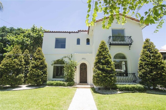 Building Photo - 5800 La Gorce Dr