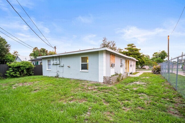 Building Photo - 322 Louise Ave