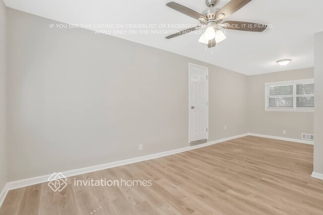 Building Photo - 544 Oakside Dr SW
