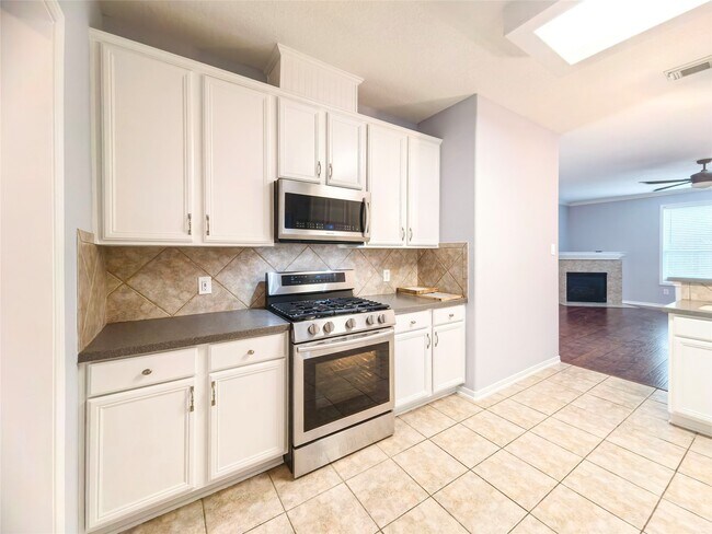 Foto del edificio - 15510 Fir Woods Ln