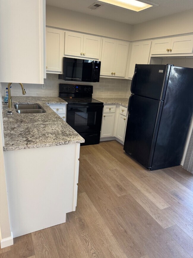 Foto del edificio - 185 Parkview Dr