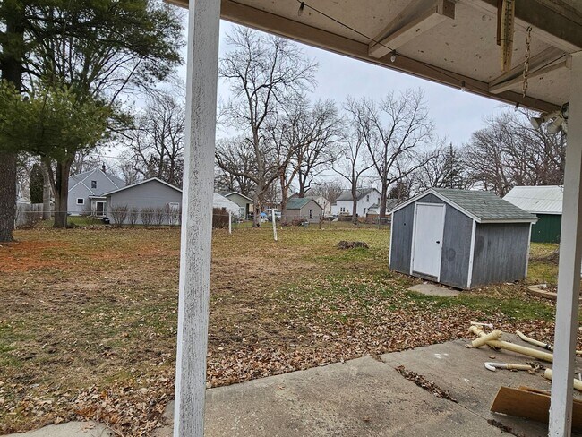 Building Photo - 2 bedroom 1 bath house