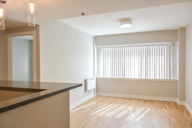 Building Photo - 3455 Rue Aylmer