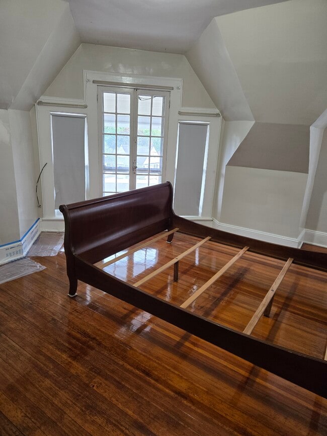 Master bedroom, 2 seater private balcony - 1702 Penn Ave