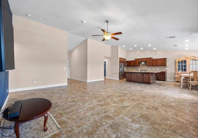Building Photo - Beautiful 4 Bed 2 Bath Home!!!