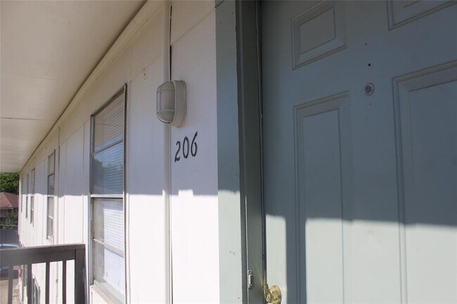 Building Photo - 510 E Belt Line Rd
