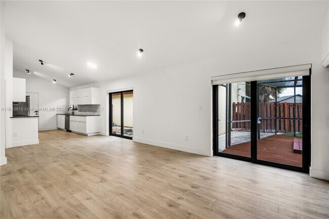 Foto del edificio - 620 SW 113th Terrace