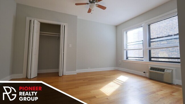 Building Photo - 837 W Wolfram St