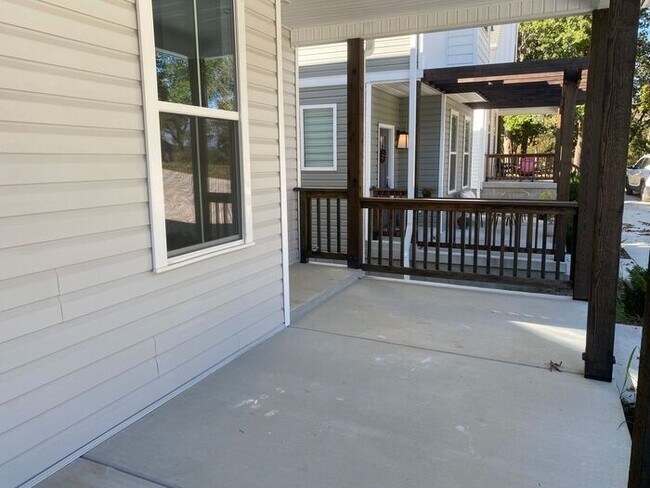 Building Photo - Beautiful Brand New Construction in Madiso...