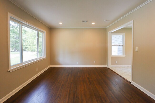 Building Photo - 3 bed/1bath! Fully remodeled!