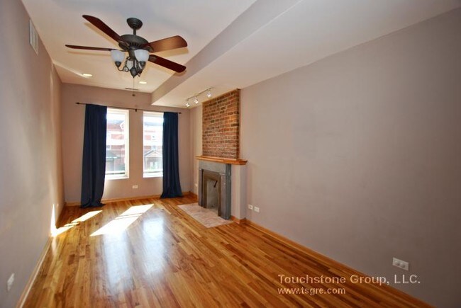 Building Photo - 2712 W Warren Blvd