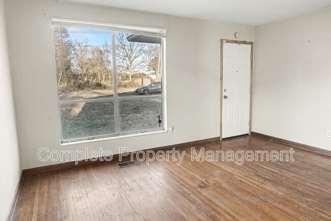 Building Photo - 440 Oakmont St