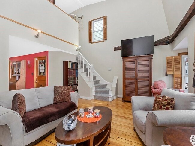 Building Photo - 50 Green St