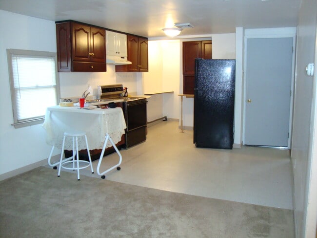 Kitchen - 34 Center Oak Ave