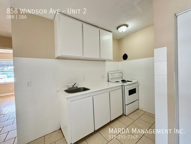 Building Photo - RENOVATED BACHELOR UNIT IN DOWNTOWN WINDSOR +GAS