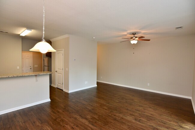 Foto del edificio - 45 Walker Ct