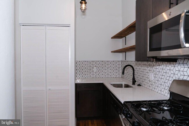 Building Photo - 1217 Spring Garden St