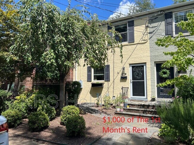 Building Photo - 229 Aspen St