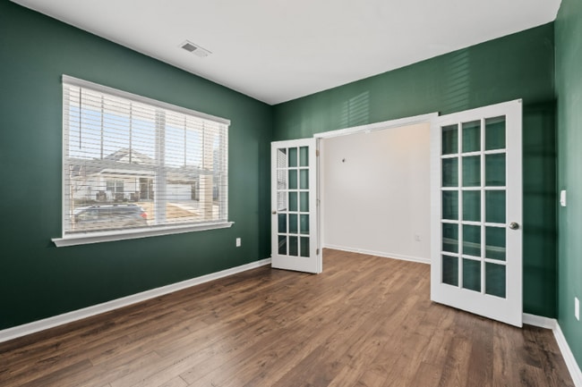 Foto del edificio - 121 Bayridge Rd