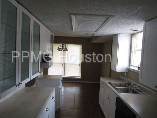 Foto del edificio - 11615 Badgerwood Dr