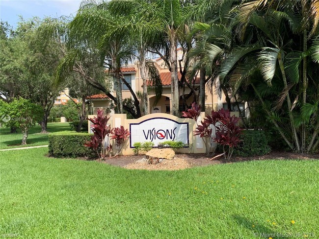 Foto del edificio - 531 Racquet Club Rd