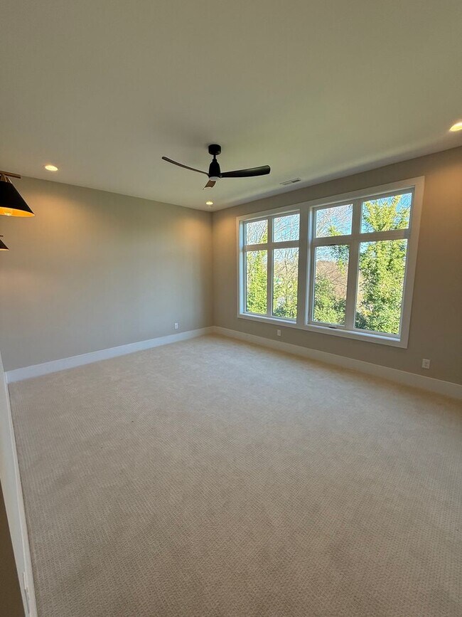 Foto del edificio - LUXURY Rooftop Terrace Townhome