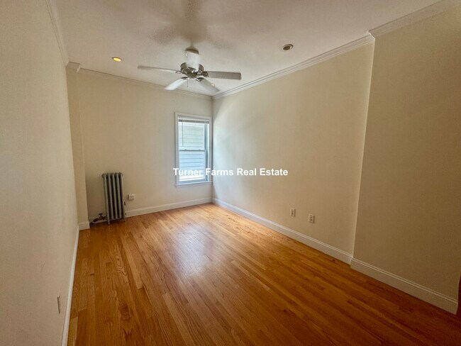 Building Photo - 1576 Cambridge St