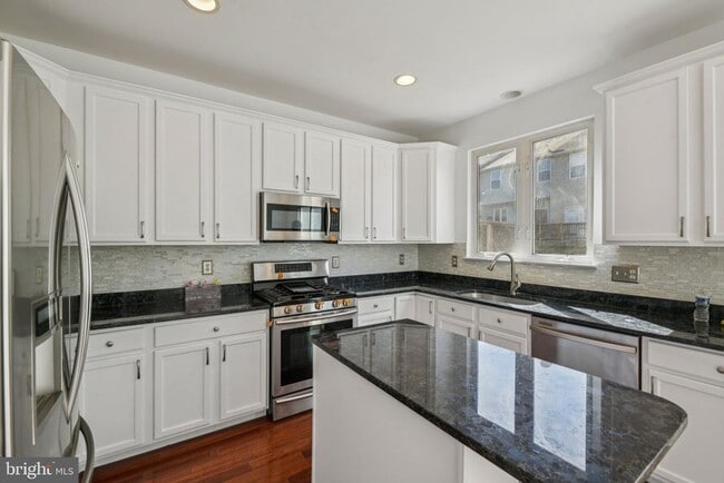 Building Photo - 6330 James Harris Way