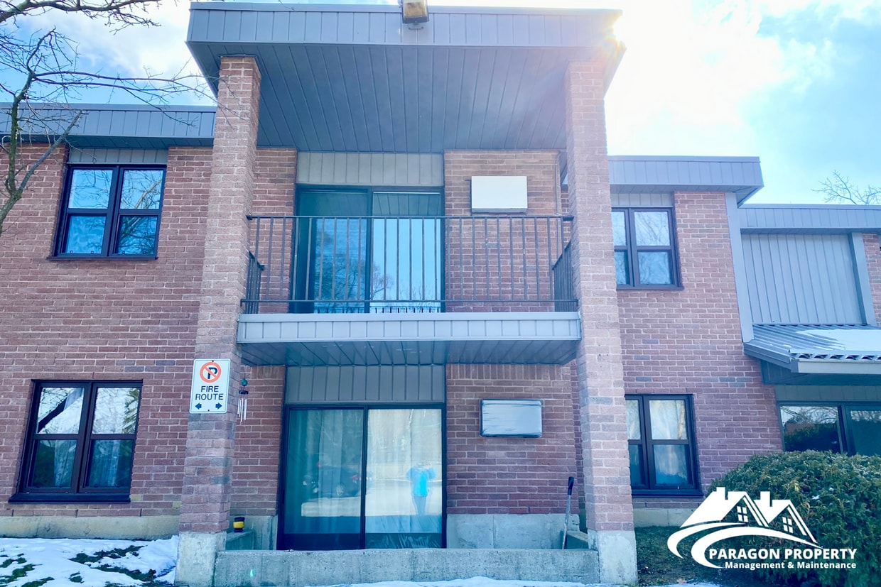 Photo principale - 12 Montgomery Dr