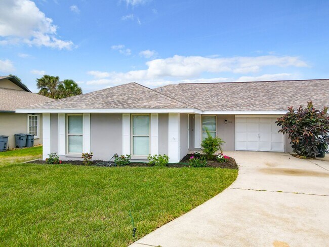 Building Photo - Lovely 2 Bedroom 2 Bath Duplex