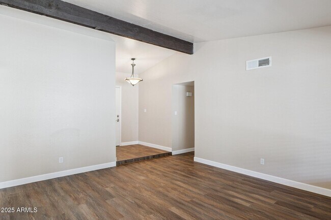 Building Photo - 4662 W Kings Ave