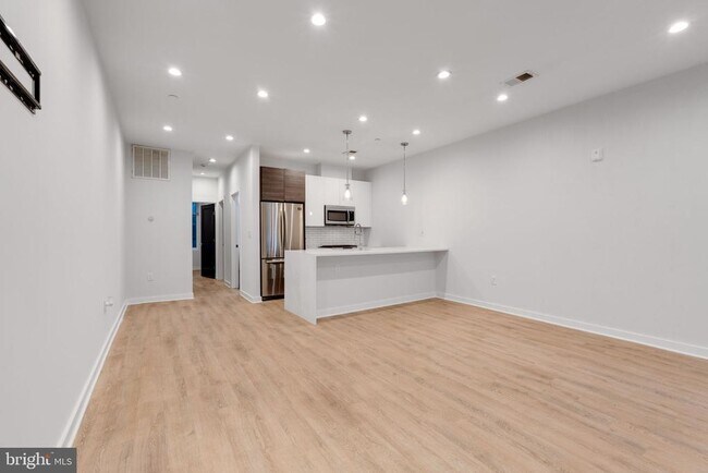 Building Photo - 721 Kennedy St NW